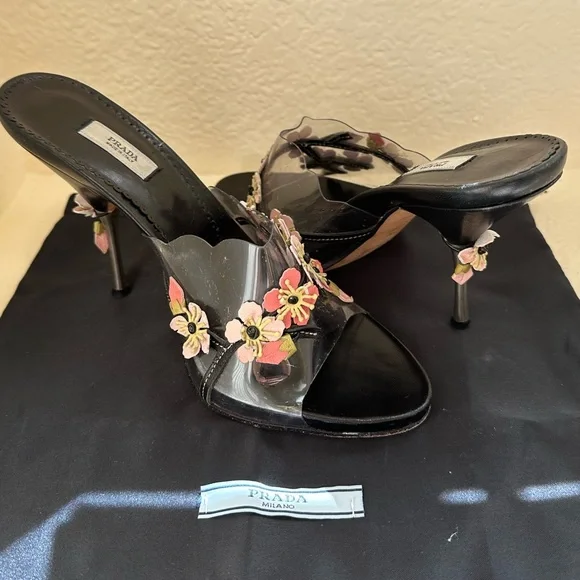 PRADA プラダ　ミュール　ヒール　vintege ヴィンテージ プラダ“ヴィンテージ調レザー”のウィメンズシューズ、断ち切り